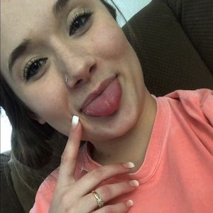 Meet your Posher, Alexis